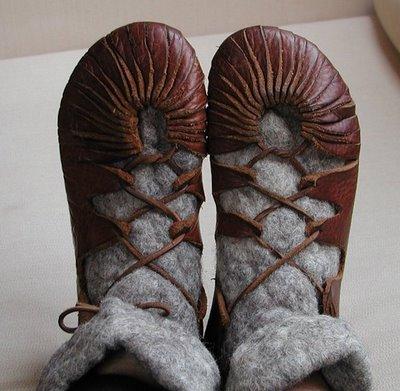 Tutorial: Making Iron Age, Viking, Irish ghillies leather shoes ···